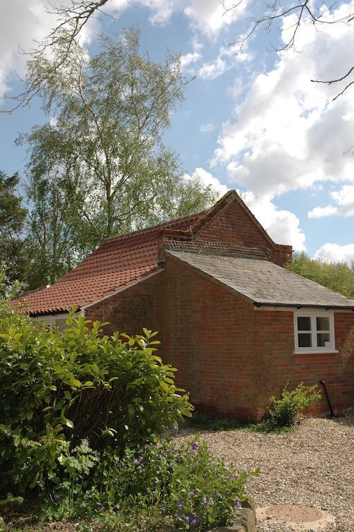 Field Cottage Bed And Continental Breakfast East Harling Номер фото