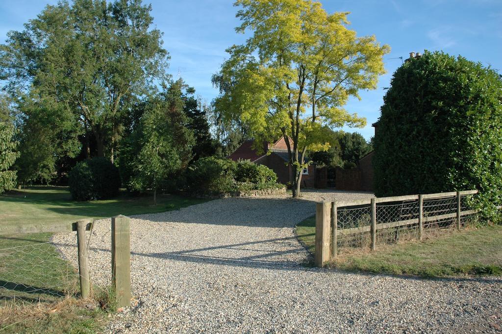 Field Cottage Bed And Continental Breakfast East Harling Екстер'єр фото